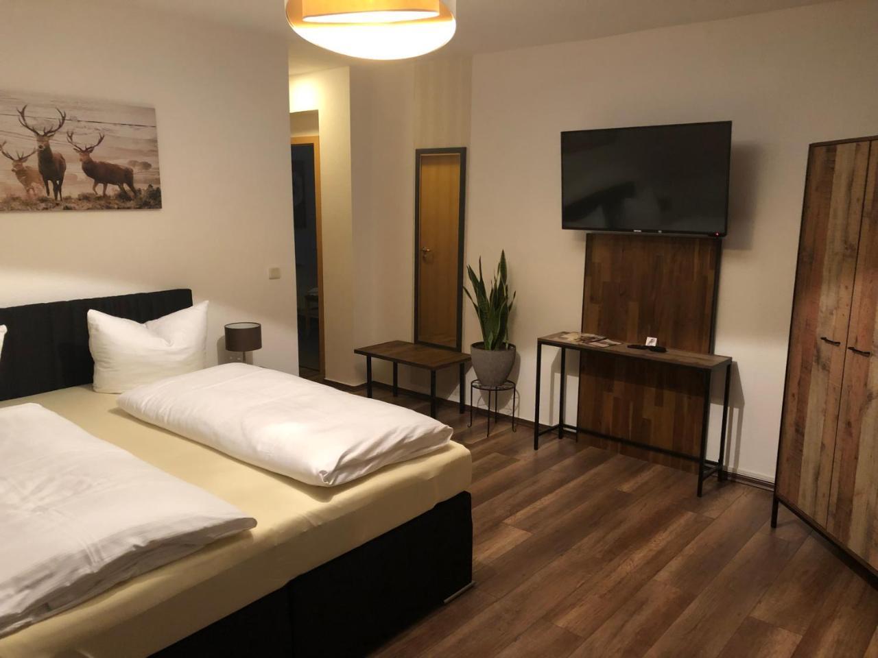 Hotel Garni Zum Rebstock Naumburg  Bagian luar foto