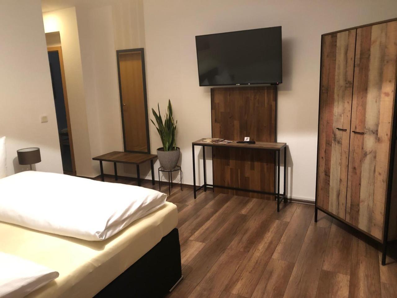 Hotel Garni Zum Rebstock Naumburg  Bagian luar foto